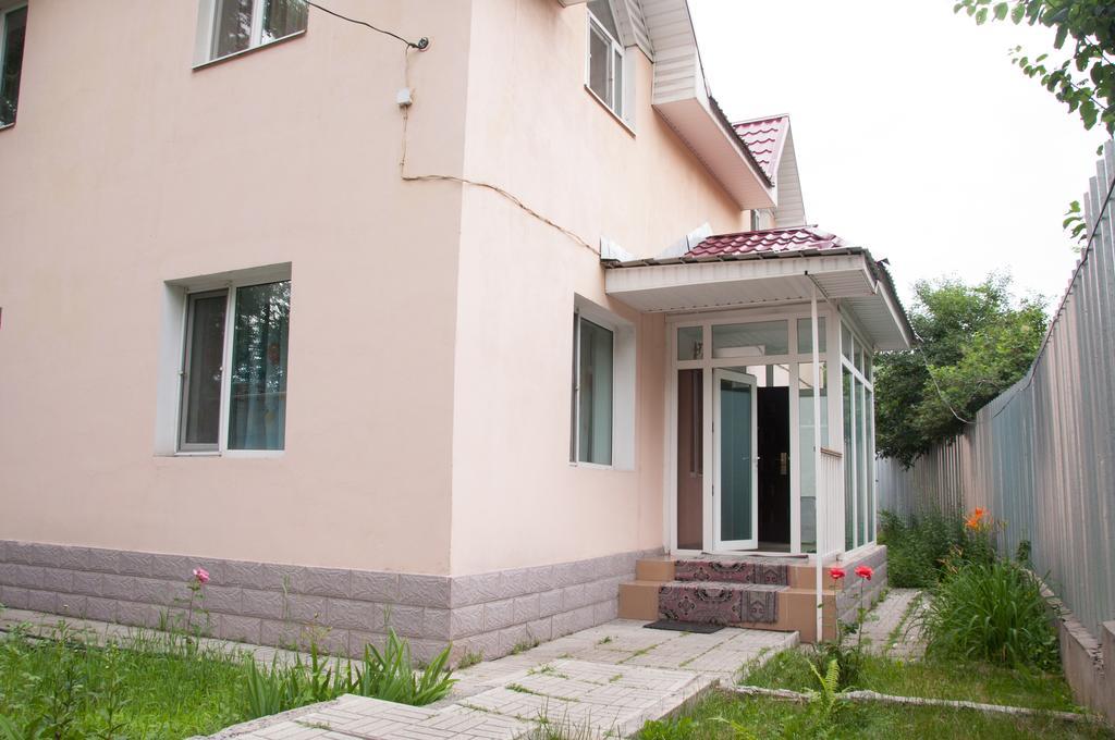 Almaty Backpackers 호스텔 외부 사진